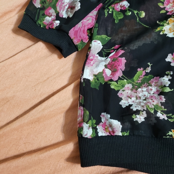 Bobbie Brooks sheer floral top size S black pink - Picture 5 of 5